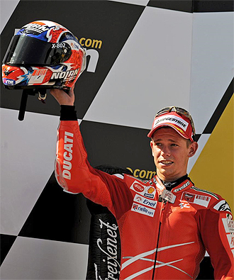 Casey Stoner, en el podio de Estoril.
