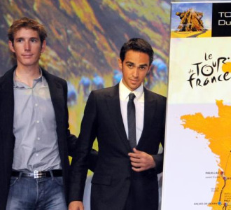Andy Schleck junto a Alberto Contador en la presentacin del Tour de Francia de 2010.