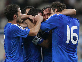 Grecia celebra un gol frente a Luxemburgo.