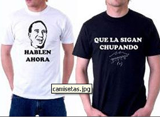 Las camisetas con las leyendas de Maradona y Bilardo.