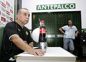 Antonio Tapia, durante una rueda de prensa de la presente temporada