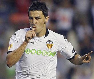 Villa celebra un gol con el Valencia