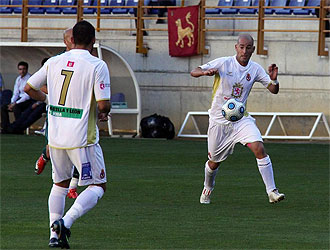 Un lance del partido entre la Cultural Leonesa y el Racing de Ferrol.