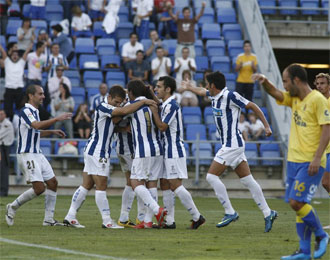 Los jugadores del Recreativo celebran un tanto en la Liga Adelante contra Las Palmas.