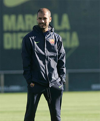 Guardiola, en un entrenamiento del Barcelona.