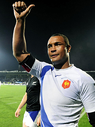 El tercera Thierry Dusautoir ser el nuevo capitn del 'XV del Gallo' en los encuentros ante Sudfrica, Samoa y Nueva Zelanda