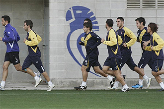 Los jugadores del Espanyol, durante el entrenamiento de este lunes