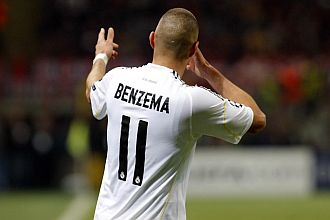 Benzema celebra el gol marcado en San Siro.