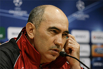 El técnico del Rubín Kazan, Kurban Berdyev, durante una rueda de prensa