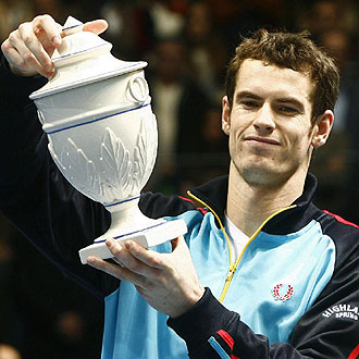 Murray alza el trofeo de ganador en Valencia