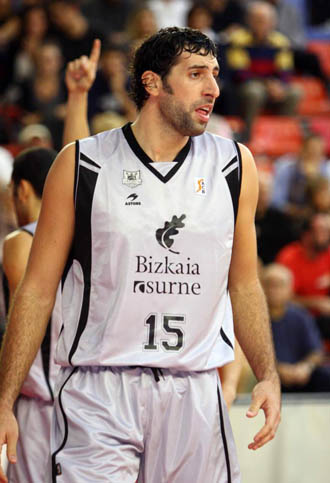 lex Mumbr, con la camiseta del Bizkaia Bilbao Basket.