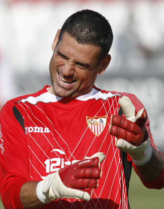 Palop sonre en un entrenamiento del Sevilla.