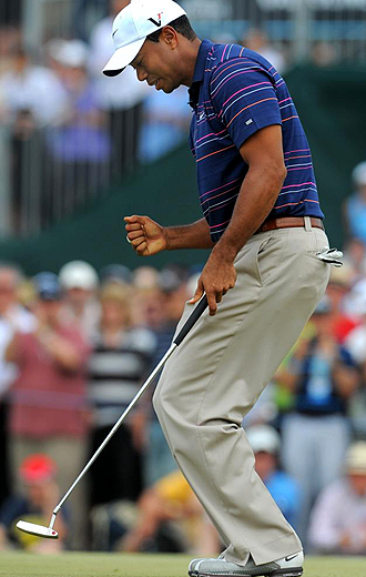 Tiger Woods celebra uno de los siete 'birdies' que logr durante el Masters Australiano