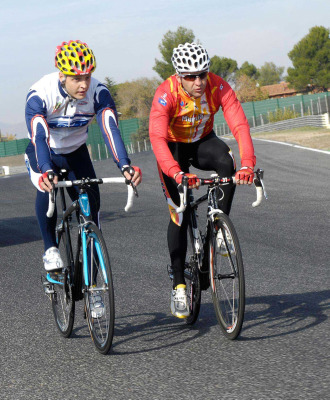 Miko Hirvonen y Carlos Sastre rodando por el circuito del Jarama