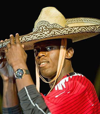 Usain Bolt con un clsico sombrero mexicano