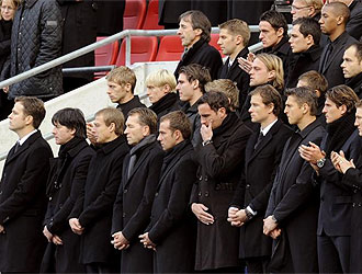 Los jugadores de la Seleccin de Alemania durante el funeral.