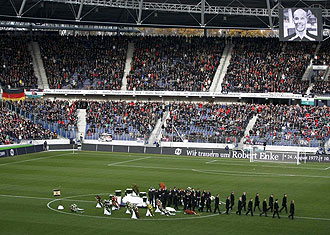 Miles de aficionados acudieron al estadio del Hannover