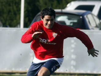 Lautaro Acosta, en un entrenamiento del Sevilla.