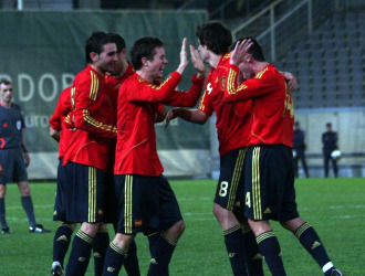 Los jugadores espaoles celebran un gol ante Finlandia.