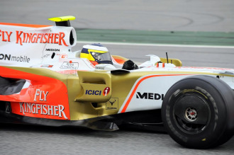 Pedro de la Rosa, probando el Force India en el circuito de Montmelo el 18 de noviembre de 2008.