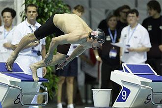 Michael Phelps realiza una salida americana desde los nuevos poyetes en una de las pruebas que se disput la semana pasada en Berln.