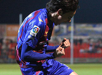 Nico Medina celebrando un gol con el Eibar