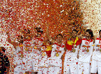Espaa celebrando su triunfo en el Eurobasket