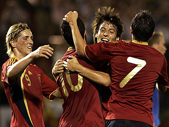 Los jugadores de Espaa celebrando un gol