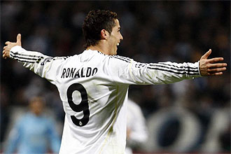 Cristiano Ronaldo celebra el primero de los dos goles que marc en Marsella