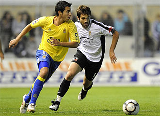 Aitor Sanz, con Jorge Larena en un Las Palmas-Real Unin
