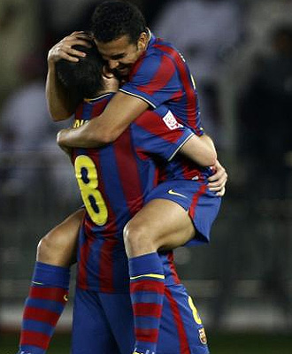 Pedro celebra su gol junto a Iniesta en el Mundial de Clubes