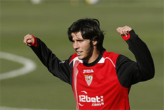 Marc Valiente, en un entrenamiento con el Sevilla.