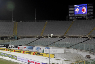 El estadio de la Fiorentina, cubierto de nieve.