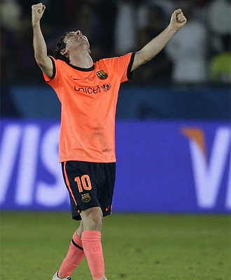 Messi celebra un tanto con el Bara mirando al cielo