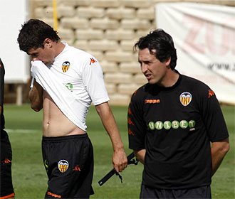 Del Horno junto a Emery en un entrenamiento del Valencia.