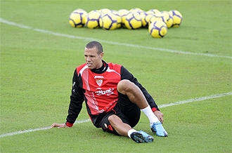 Luis Fabiano, en un entrenamiento del Sevilla