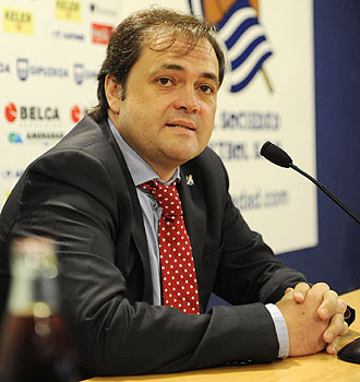 Jokin Aperribay, presidente de la Real Sociedad, durante una rueda de prensa en la sede del club