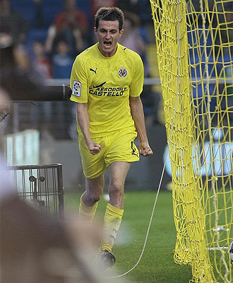 Joseba Llorente celebra un gol del Villarreal.