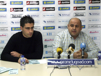 En la imagen a la derecha Pablo Prieto , ex director deportivo de Azkar Lugo y ahora nuevo seleccionador de Libia de fútbol sala.