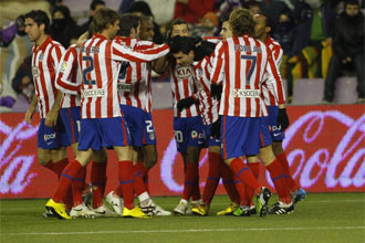 La plantilla rojiblanca celebra uno de sus cuatro goles ante el Valladolid.