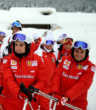Alonso y Fisichella disfrutan esquiando