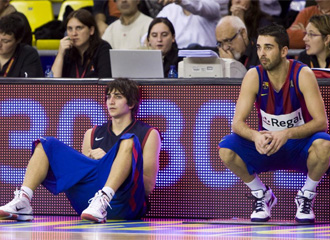 Navarro junto a Ricky, durante un partido del Barcelona