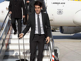 Kak baja del avin a la llegada del Madrid a Tirana.