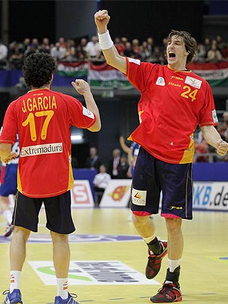Juann Garca y Viran Morros celebran el empate.