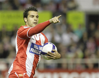 Negredo celebra un gol al Sevilla en los tiempos en que militaba en el Almera.