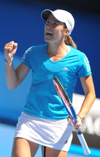 Justine Henin celebra su triunfo ante Nadia Petrova.