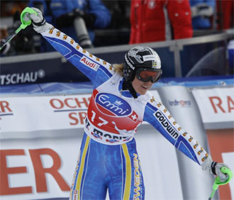 Anja Paerson celebra su primera victoria de la temporada en Suiza