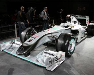 En la presentacin oficial de Mercedes GP se presentaron los nuevos colores en el chasis del ao pasado, el BGP001.