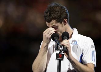 Andy Murray emocionado en la entrega de trofeos.