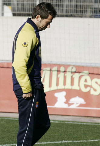 Tamudo, cabizbajo durante un entrenamiento del Espanyol.